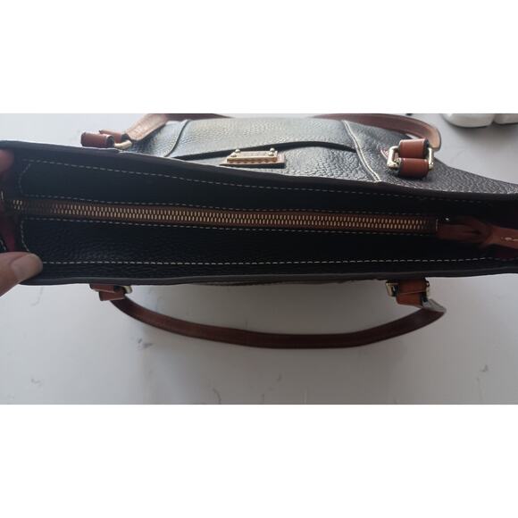 Dooney & Bourke Pebble collection Lexington black medium sized purse. Regency - Picture 12 of 12